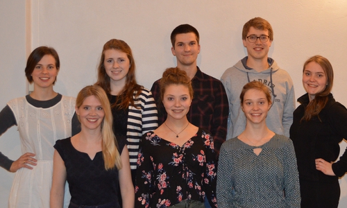 Die Mittwirkenenden des Konzerts: (hintere Reihe von links)
Lea Winkelmann, Inga Ohmstede, Luca Heinrich, Thies Böttcher, Friederike Pape,
(vordere Reihe von links)
Marie Schulze, Dorothee Pape und Elisabeth Pape.
Es fehlen: 
Christian Biskup und Christian Stein. Foto: AMJ