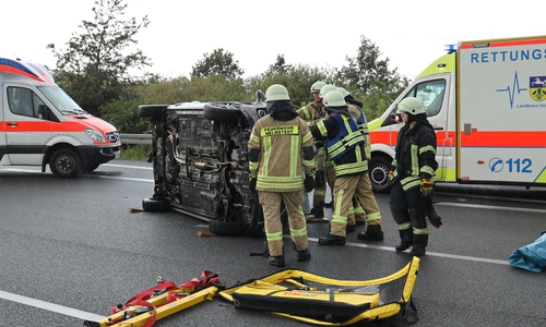 Auf der A2 bei Rennau ereignete sich ein schwerer Unfall. Fotos: Rudolf Karliczek