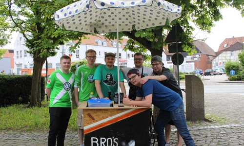 Bestens Vorbereitet starteten die jungen Männer Richtung Schlosssee. Fotos: Eva Sorembik