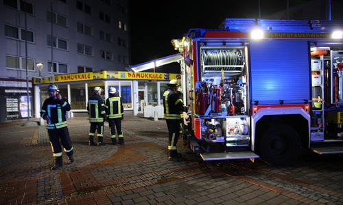 In der Chemnitzer Straße brannte eine Fritteuse in einem Imbiss. Fotos: Rudi Karliczek 