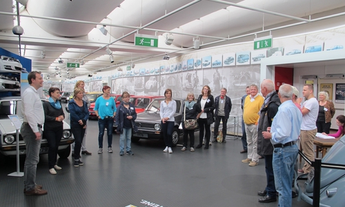 Ein Besuch im Automuseum bildete den Auftakt der Veranstaltungsreihe "Fit in Wolfsburg". Foto: WMG