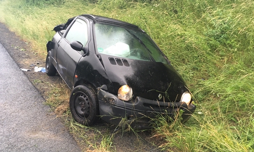 Die 24-jährige Fahrerin dieses Kleinwagens überschlug sich mit ihrem Fahrzeug auf der A39. Fotos: Alexander Dontscheff