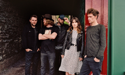 Walking On Cars sind als erste Band bestätigt. Foto: Universal Music