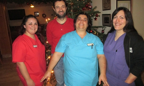 Im Bild die Sickter Weihnachtsnachtwachen (von links) Esther Vega Rico, Admir Hoxha, Maria-Luisa Ragusa und Chantal Maharmeh. Foto: Lorenz 