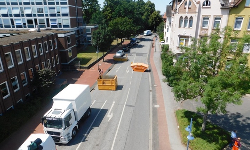 Auf den Straßen in Peine wurden Blockaden aufgestellt. Foto: Polizei