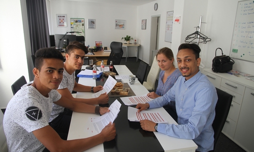 Ali und Khaledin Arabsadeh , Maria Chekmeneva und Besnik Salihi. Foto: Freiwilligen Agentur