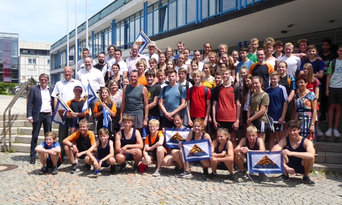 Die erschöpften, aber glücklichen Schüler nach dem Spendenmarathon. Foto: Stadt Wolfsburg