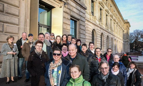 Die Teilnehmerinnen und Teilnehmer der Tour vor dem neueröffneten Herzog Anton Ulrich-Museum.
Foto: Braunschweig Stadtmarketing GmbH / Peter Sierigk