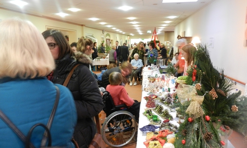 Diverse Stände laden zum Bummeln und Träumen ein. Foto: Clus-Senioreneinrichtung
