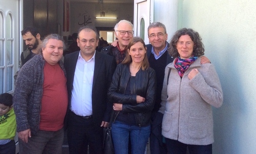 Beim Gruppenfoto sprang spontan Bürgermeister Thomas Pink mit aufs Bild. Von links: Ercan Kilic, Abdulvahap User, Pieter K.G. Welge, Ulrike Siemens, Thomas Pink und Ghalia El Boustami. Foto: JSt