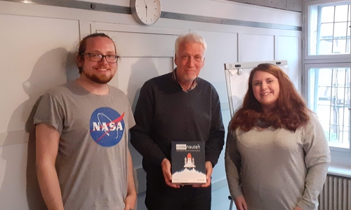 Von links: Marvin Priedigkeit (Gründer Codenauten), Ralf Achilles (SPD-Stadtratsfraktionsvorsitzender) und Julia Eleonora Wierzbowski (Gründerin Codenauten). Foto:  Lennie Meyn