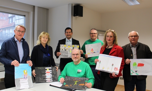 Von links: Axel Gummert, Karin Zühle, Arne Heuschemann (hinten), Gerhard Schmidt, Horst Bittner, Imke Pracejus und Wolfgang Gürtler werteten die zahlreichen Bilder aus. Fotos: Nick Wenkel