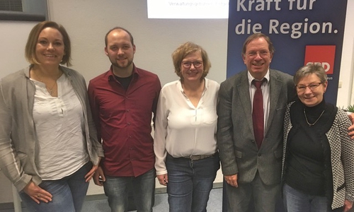 Wibke Schlimme (stellv. Vorsitzende), Julius Schneider (Vorsitzender), Katrin Esser-Mönning (stellv. Vorsitzende), Matthias Wehrmeyer (stellv. Vorsitzender), Margret Horneffer (stellv. Kassiererin). Vom geschäftsführenden Vorstand fehlen Carsten Stuhr (Kassierer) und Thomas Hütler (Schriftführer). Foto: Partei