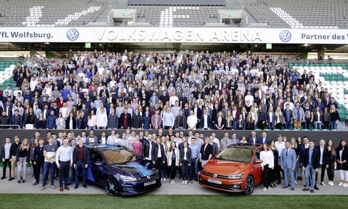 626 Berufsanfänger starteten am Freitag in ihre Ausbildung bei Volgswagen in Wolfsburg. Foto: Volkswagen