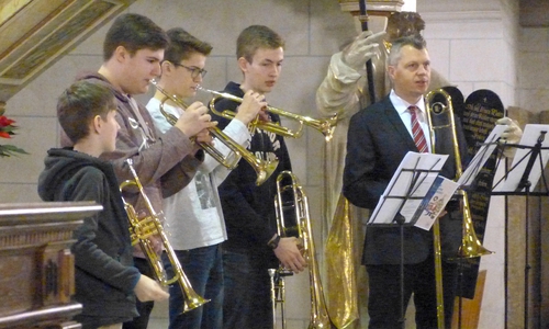 De Blechbläser AG sorgte für weihnachtliche Stimmung. Fotos: Große Schule