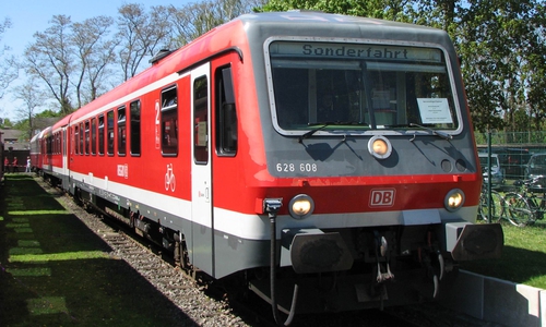 Gefahren wird mit einem Nahverkehrstriebwagen VT 628, der seit den 1990ern den Nahverkehr in der Region prägte. Foto: BSW Gruppe VT08