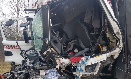 Aus dieser Fahrerkabine musste einer der Fahrer befreit werden. Fotos und Video: aktuell24/KR