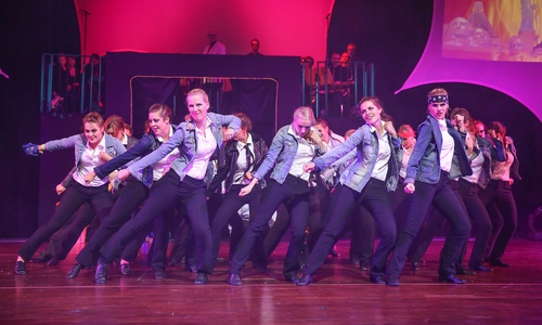 Wolfenbütteler Tanzcrews wirken mit bei der Tanz- und Turnshow "Magic Moments". Hier: Heart of Dance  Foto: Felix Kuntoro