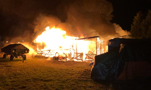 Der Pferdeunterstand brannte vollständig aus. Fotos: Ortsfeuerwehr Helmstedt