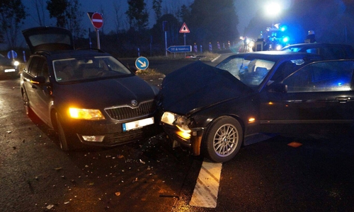 Die Fahrerinnen dieser beiden Fahrzeuge wurden leicht verletzt. Fotos: Feuerwehr Wolfenbüttel
