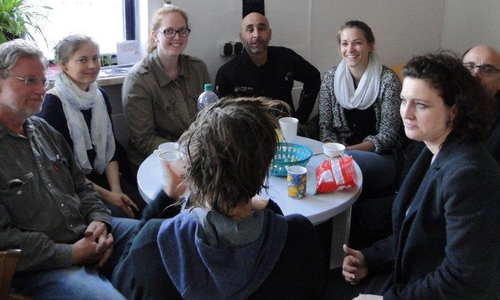 SPD-Bundestagsabgeordnete Dr. Carola Reimann (rechts) zu Gast beim Informationszentrum für Anwohner und Flüchtlinge in Kralenriede. Foto: Privat