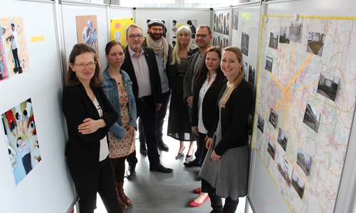 Noch bis zum 9. April ist die Ausstellung „Zwischen mir und Dir!“ im Rathaus B zu sehen. Foto: Eva Sorembik