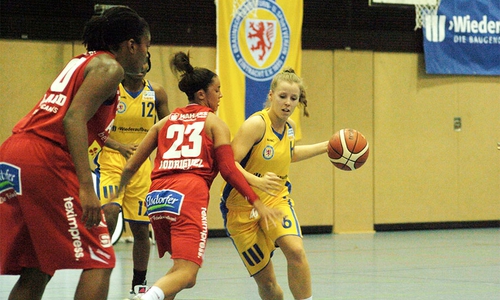Corinna Pöschel im Zweikampf. Heute sollte es nicht sein. Foto: Jonas Dräger
