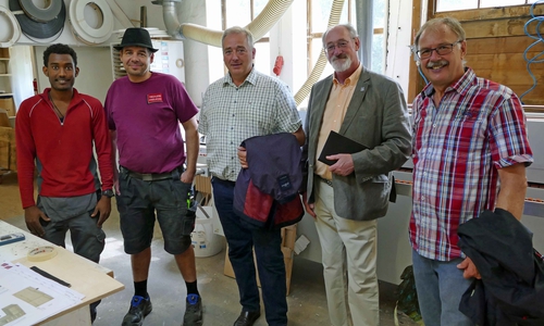 Der CDU-Landtagsabgeordnete Frank Oesterhelweg besuchte die Tischlerei Paelecke in Destedt. Foto: CDU