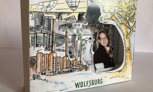 "Theaterkarte": Zum Basteln im Museum: Theaterkarte Wolfsburg. Foto: Fabian