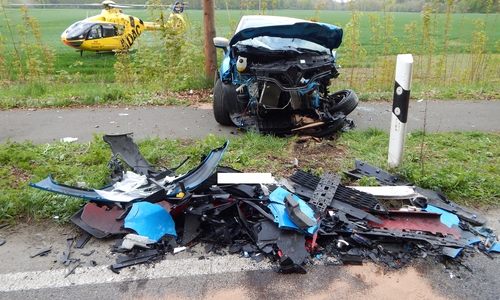 Am Dienstagnachmittag kam es zu einem schweren Unfall bei Velpke. Fotos: Feuerwehr Samtgemeinde Velpke