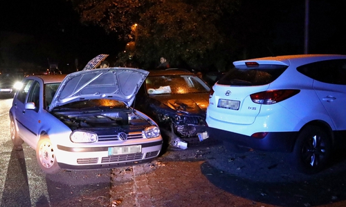 Der Golf und der Skoda mussten abgeschleppt werden. Fotos: Rudolf Karliczek