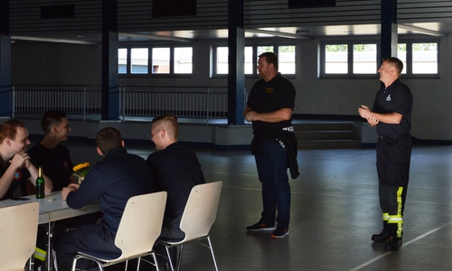 Mit einer Grillparty bedankte sich die Gemeinde Lehre bei den Einsatzkräften. Fotos: Tobias Breske