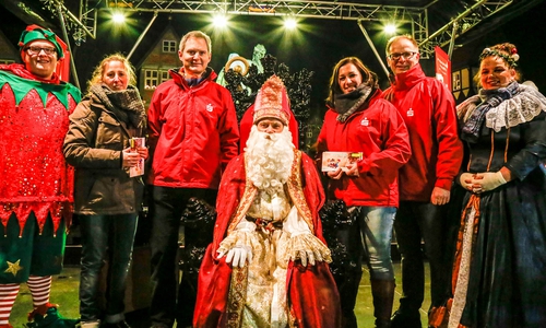 Elf Christoph, Eva Sorembik, Meik Rahmsdorf, der Nikolaus, Caroline Lukanic, Hartmut Bender und Fee Mé. Foto: Stadt Wolfenbüttel