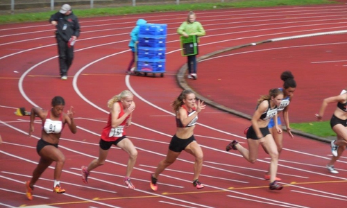 Jelde Jakob (Zweite von links)  beim Start zum 100-Meter-Sprint bei den Deutschen Meisterschaften Block in Lübeck. Foto: Privat