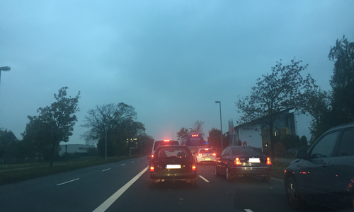 Bis ins Stadtgebiet staute sich der Verkehr. Foto: Robert Braumann