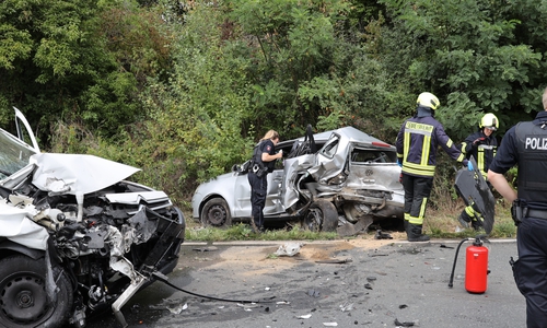 Mit welcher Geschwindigkeit die beiden Fahrzeuge aufeinandergeprallt sind, muss noch ermittelt werden. Foto: Rudolf Karliczek