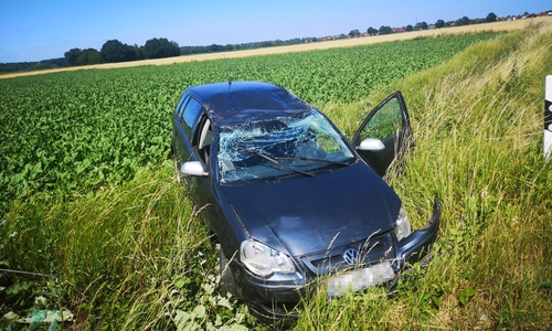 Der Polo überschlug sich auf einem Feld. Foto: Aktuell24 (kr)