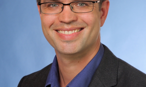 Julian Bergau übernimmt als neuer Pfarrer die Gemeinde Lutherkirche.

Foto: Evangelisch-Lutherischer Kirchenkreis Peine