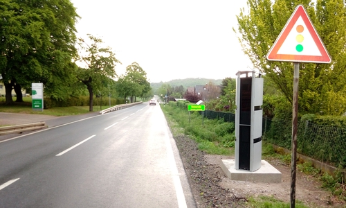 Die neuen teilstationären Messanlagen sollen dauerhaft für mehr Verkehrssicherheit in Höhe des Alten- und Pflegeheims in Heimerode sorgen. Fotos: Landkreis Goslar