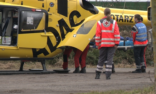 Eine verletzte Person musste mit dem Rettungshubschrauber ins Krankenhaus gebracht werden. Foto: aktuell24