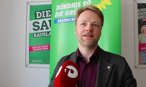 Zusätzliche Mittel für die Sanierung der Schulinfrastruktur wurden auf den Weg gebracht. Gerald Heere erklärt, dass so Kommunen entlastet und Schulen gestärkt werden können. Foto: 