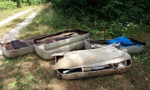 Ablageort mit den Öl-Lagertanks aus Kunststoff. Foto: Polizei Goslar
