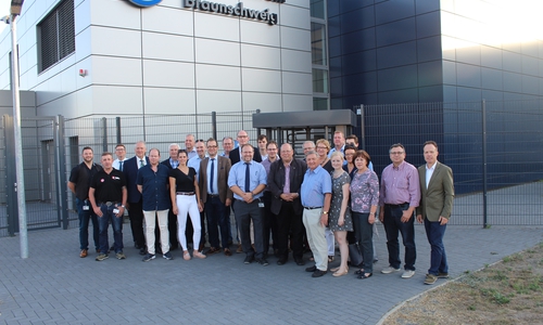 Zu einer ausführlichen Werksbesichtigung waren über 20 Vertreter des CDU-Kreisverbandes Peine im Volkswagen Logistikzentrum Braunschweig in Harvesse gereist. Foto: CDU-Kreisverband Peine