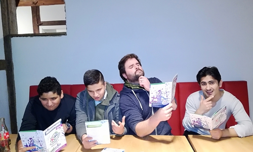 Ahmad, Bakier, Martin Neuhäuser (1. Vorsitzender Kreisjugendring) und Wafi. Foto: Kreisjugendring Gifhorn e.V.
