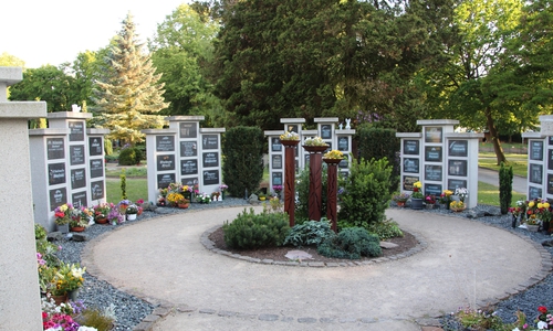 Die Urnenwände haben nur einen geringen Pflegeaufwand. Foto: B.I.G. Sassenburg