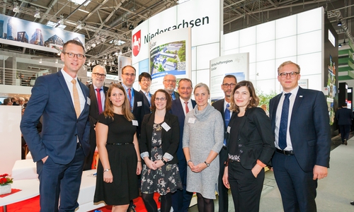 Christian A. Grell (Sparkasse Hildesheim Goslar Peine), Peter Schmidt (Industriebau Wernigerode GmbH), Vanessa Grond (WiReGo), Dr. Jörg Aßmann (WiReGo), Xiaochen Fu (Erbprinzentanne GmbH), Dorothea Reiß (Stadt Goslar), Volker Taube (Erbprinzentanne GmbH), Andreas Wobst (Volksbank eG), Angelika Lucht (Stadt Seesen), Thomas Beckröge (Stadt Bad Harzburg), Nicolle Kirchner (WiReGo) und Jobst Junicke (Junicke & Co. OHG). Foto: Wirtschaftsförderung Region Goslar GmbH & Co. KG