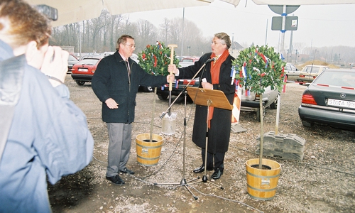 Der damalige Bürgermeister Axel Gummert mit dem Investor Frank Albrecht beim Spatenstich für das FORUM im März 1997.