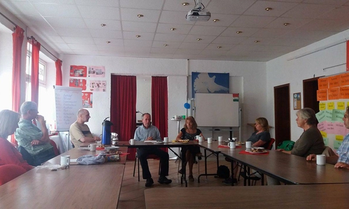 Das Sozialcafé der Linken geht in die Sommerpause. Vorher gab es noch einen Vortrag zum Thema Sucht. Foto: 