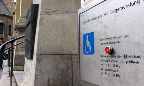 Der Behindertenbeirat habe bereits vor Jahren auf die Problematik aufmerksam gemacht und auf das Fehlen eines solchen Pflegeplatzes innerhalb eines behindertengerechten WCs hingewiesen. Symbolfoto: Sina Rühland