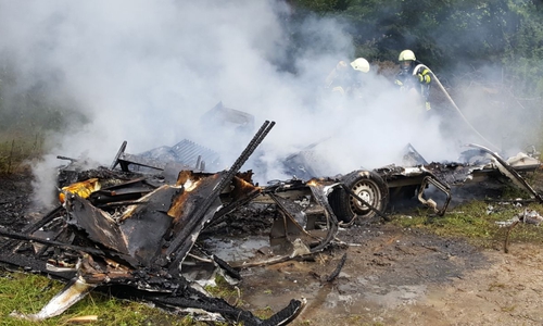 Die Überreste des abgebrannten Wohnwagens. Fotos: Aygün Erarslan Kreispressesprecher Süd
